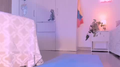 Isabella online show from July 23, 6:05 pm
