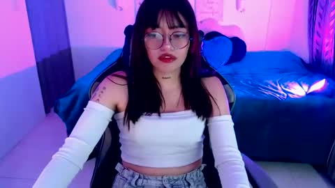 isabella__222 online show from June 2, 10:56 pm