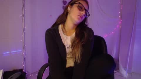 Isabella Rros online show from September 19, 1:04 pm