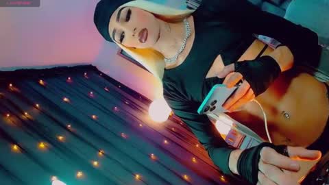 isabellagirs online show from May 22, 6:20 am