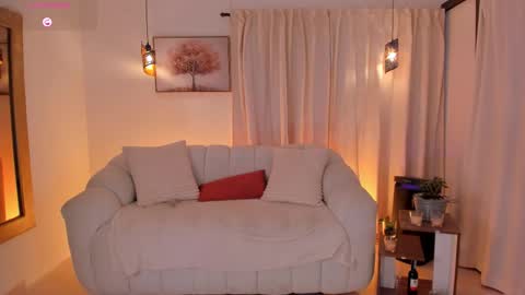 ISABELLA  online show from March 24, 7:53 pm