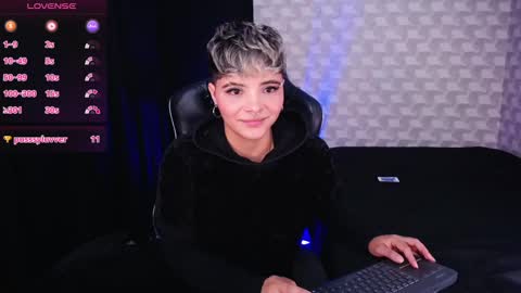 Isabella Mout  online show from February 14, 10:14 pm