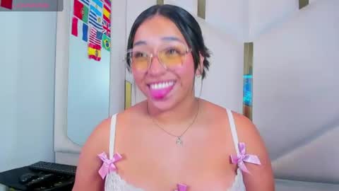 isabellrodriguez18 online show from June 27, 5:35 am