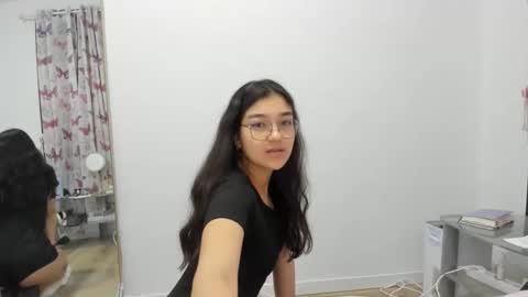 Isa Suarez online show from March 4, 8:50 pm