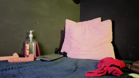 Isisjones18 online show from October 6, 2:24 pm