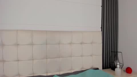 Isis Noir online show from November 11, 6:43 pm