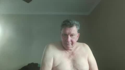 island625103 online show from October 15, 6:31 pm