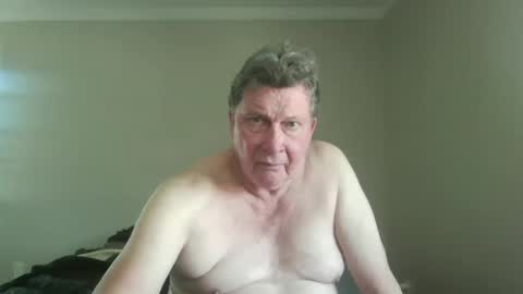 island625103 online show from September 18, 6:34 pm