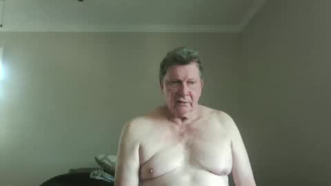 island625103 online show from September 11, 4:52 pm