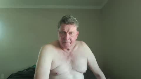 island625103 online show from October 23, 8:21 pm