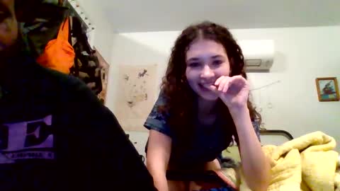 Snapshot of islandmaker chatting on October 25, 3:18 am islandmaker online show from October 25, 3:18 am