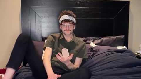 isocialmedia online show from March 6, 4:28 pm