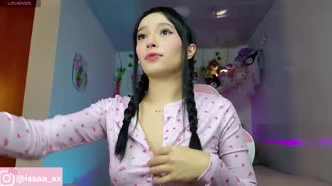 Snapshot of issa_garcia chatting on October 22, 6:20 pm I S S A B E L A Igissaa ax Xlittleissa online show from October 22, 6:20 pm