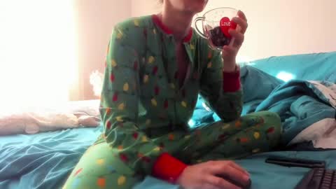 Issabelle online show from May 17, 4:32 am