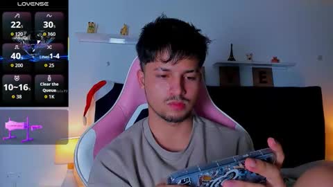 Issac online show from December 23, 4:29 am