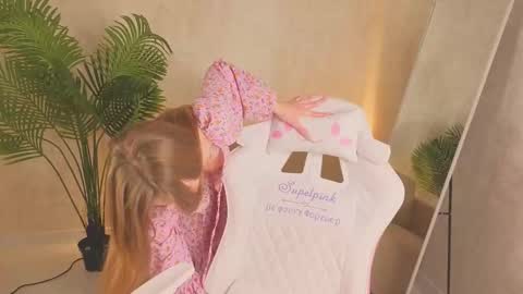 Snapshot of itsbellabonna chatting on October 18, 4:49 am itsbellabonna online show from October 18, 4:49 am