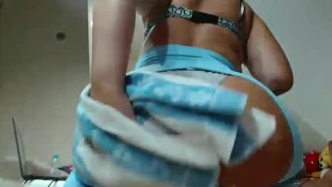 Snapshot of itsbustymommy chatting on September 16, 10:13 pm Busty mommy online show from September 16, 10:13 pm