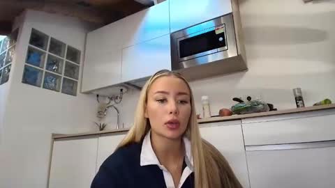 itschanelxx online show from February 23, 9:44 am