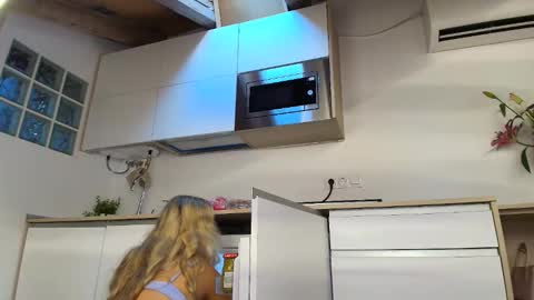 itschanelxx online show from March 13, 8:06 am