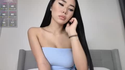 Queen Liya online show from March 21, 1:11 am