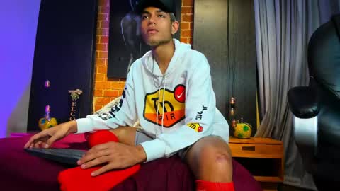 itszairen online show from May 13, 4:22 am