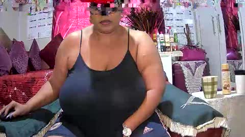 itumeleng74 online show from May 24, 10:55 am