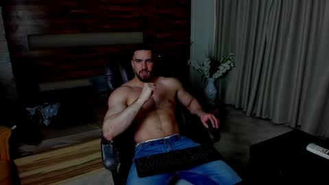 IvanHydee online show from April 7, 4:47 am