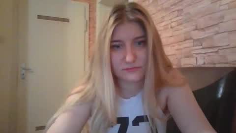 ivascuginalaura online show from April 3, 4:52 am