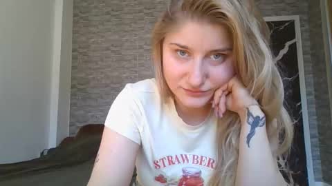 ivascuginalaura online show from April 7, 10:17 am