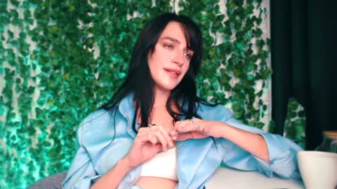 Miss Ivy online show from December 15, 3:31 pm