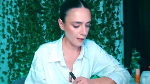 Miss Ivy online show from December 8, 5:11 pm