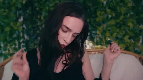 Miss Ivy online show from November 20, 5:43 pm