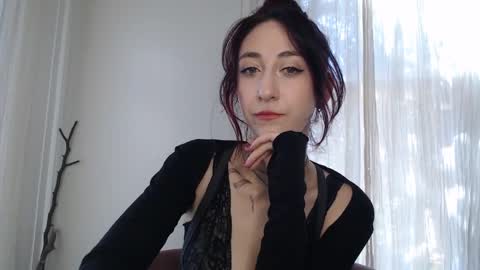 Ivy Rosie online show from February 16, 3:10 pm