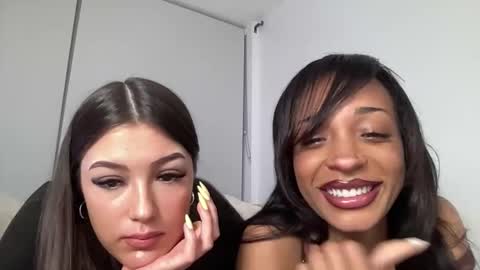 ivyskye_ online show from May 4, 1:56 am
