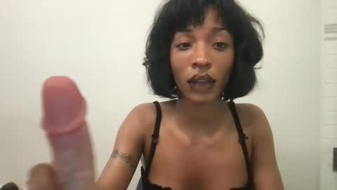 ivyskye_ online show from May 30, 6:45 am