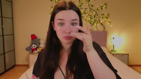 Daisy online show from June 3, 1:19 am