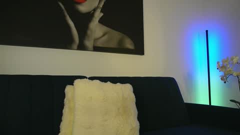 izy bellee online show from February 12, 9:18 pm