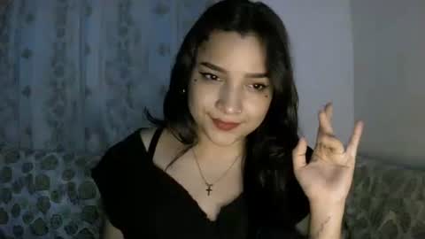 izzy_32 online show from January 19, 8:02 am