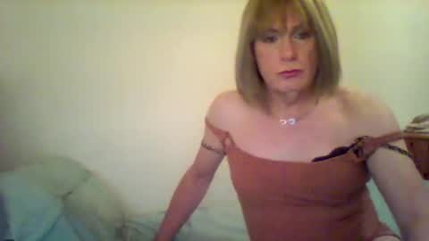 izzy_mchoney online show from January 2, 4:35 pm