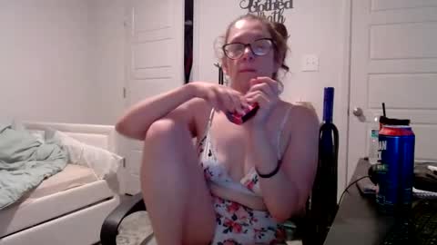 izzynoela online show from September 21, 2:37 am