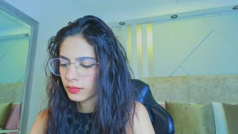 j_belle_ online show from April 2, 1:51 pm