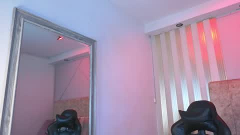 j_belle_ online show from April 18, 1:02 pm