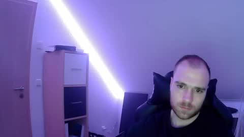 Snapshot of j_german783377 chatting on January 19, 7:04 pm here4y online show from January 19, 7:04 pm