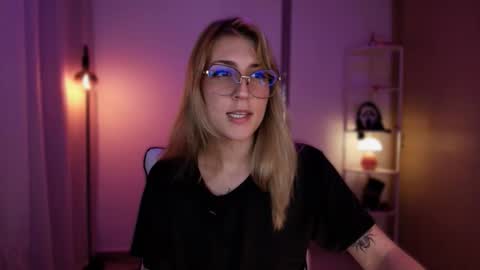 Linda Sofia help me get to 100 thumbs up online show from March 25, 2:29 am