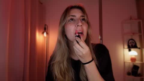 Linda Sofia help me get to 100 thumbs up online show from March 16, 2:37 am