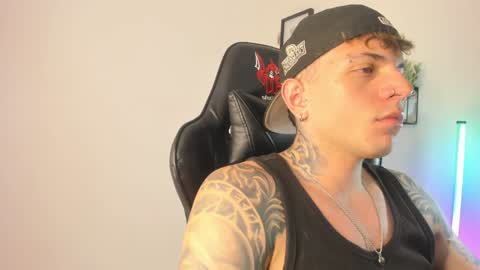 jacobb116 online show from December 21, 2:19 am