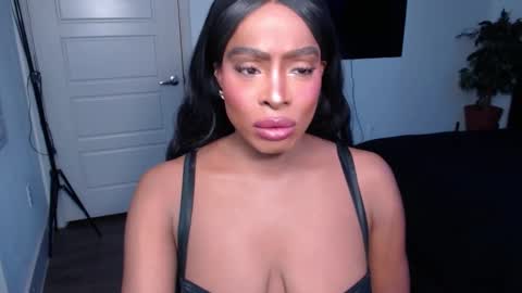 Jade online show from December 2, 8:45 am