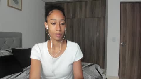 Jade smile online show from September 13, 7:05 pm