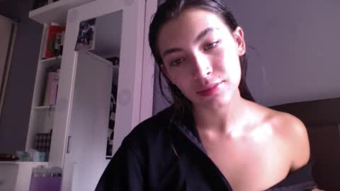 Jade online show from June 5, 9:42 pm
