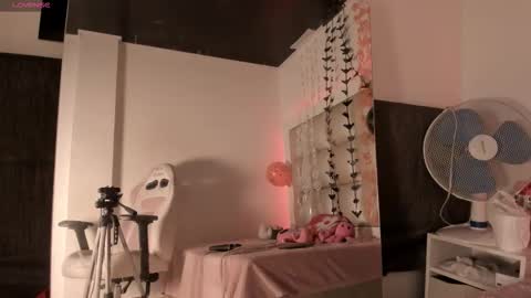 jadeestudios online show from October 16, 4:06 pm